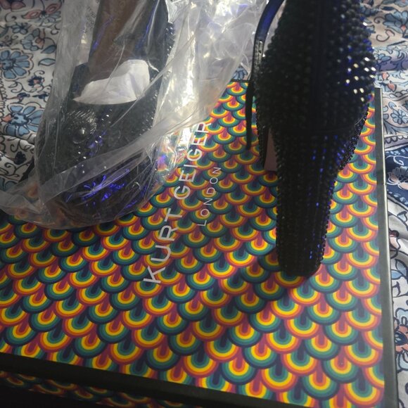 Kensington Platform - Picture 2 of 4